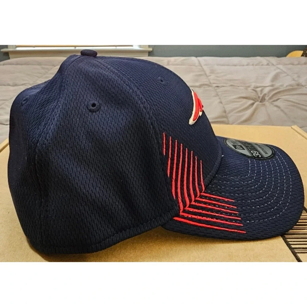 New Era® (MEDIUM/LARGE) New England Patriots Active 39THIRTY™ Flex Hat in Black